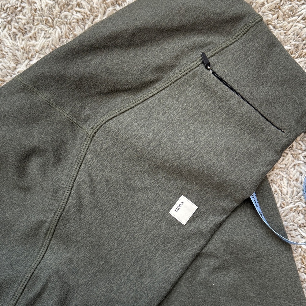 Vuori 7/8 Legging Green Heathered size Medium - Picture 7 of 12